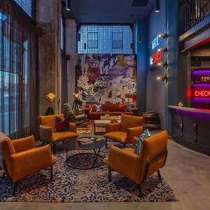  Hotel Moxy Downtown